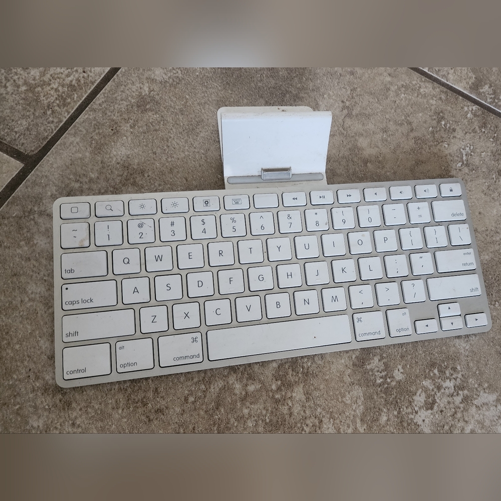 Apple White Wireless Keyboard
